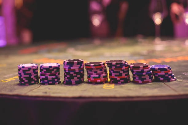 jatislot platform interface showing live-dealer table, sports betting, and mobile app on Android